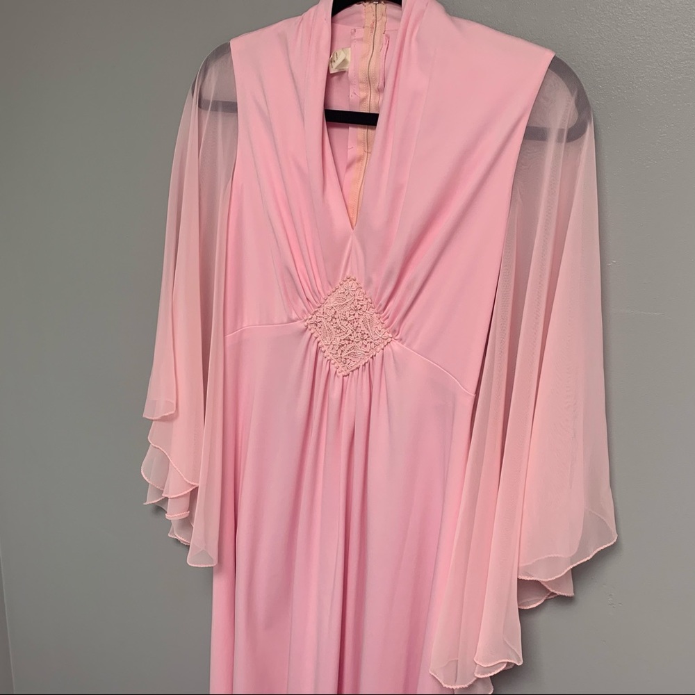 Vintage 1960/1970s Women’s Pink Bell Sleeve Dress